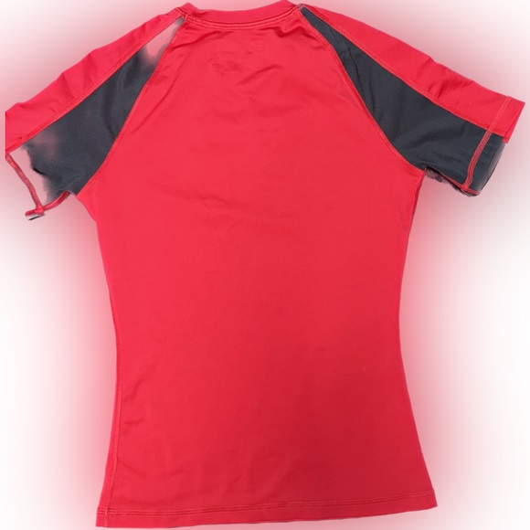 Under Armour heatgear Boys Red Fitted Sport T-Shirt, Size Medium - Picture 5 of 5